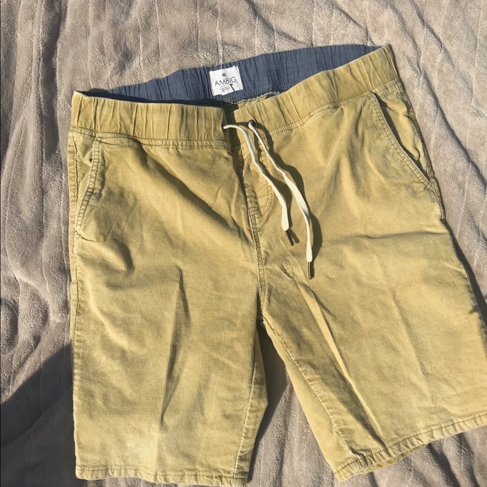 Shorts - Picture 4 of 4